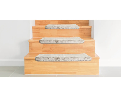 Trätrappa med trappmattor