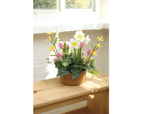 Blomsterarrangemang med påskliljor, pärlhyacinter och konstgjorda blad i kruka