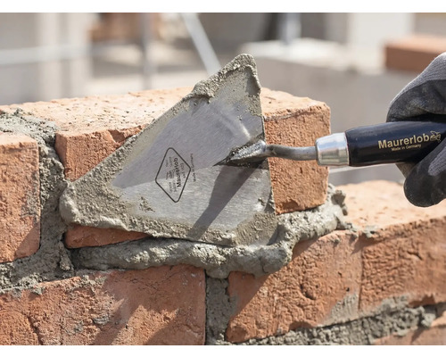 Murarslev vid murning av tegelstenar med murbruk