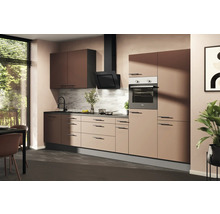 Modernt kök med inbyggnadsugn, fläkt, diskho och bänkskiva