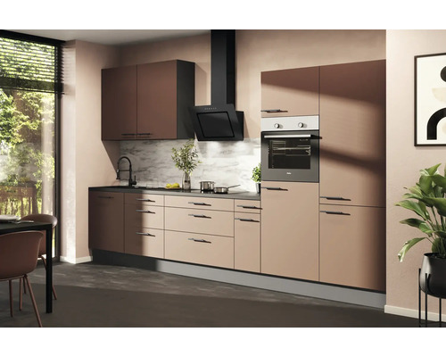 Modernt kök med inbyggnadsugn, fläkt, diskho och bänkskiva