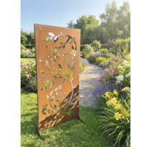 Trädgårdsstaket i metall med trämotiv i blommande trädgård