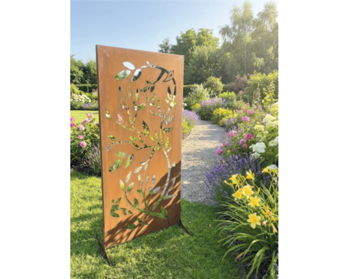 Trädgårdsstaket i metall med trämotiv i blommande trädgård