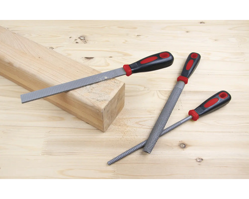 Träraspar med plasthandtag och träbit