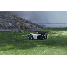 Modernt skyddsgarage för en robotgräsklippare på en gräsmatta vid regn, funktionell design för väderskydd.