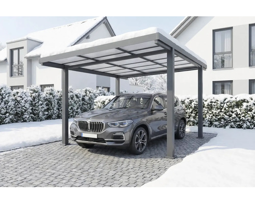 Modern carport i aluminium med en SUV under i ett snöigt vinterlandskap.