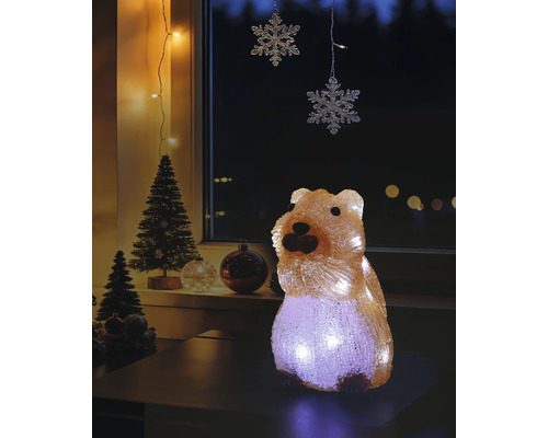 Belyst LED-julfigur i form av en quokka i en julscen med små granar.