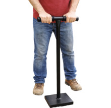 Manuell jordstamp av metall med T-handtag för packning av marken.