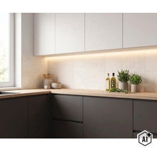 Modernt kök med ljusa väggskåp, mörka underskåp, träbänkskiva och diskret LED-belysning under skåpen. (Image AI modified or generated)