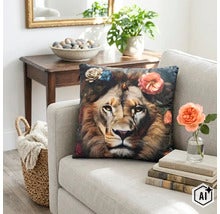 Prydnadskudde med lejonmotiv och blommor på en soffa i ett hemtrevligt inrett vardagsrum. (Image AI modified or generated)
