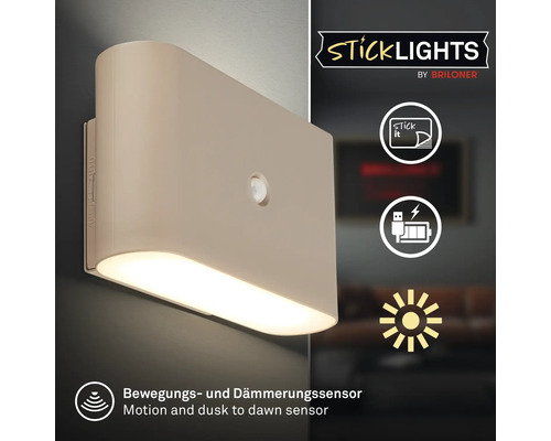 Vägglampa med rörelsesensor och skymningsrelä, batteridriven och enkel att montera med tejp från Stick Lights by Briloner.