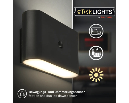 Vägglampa Sticklights från Briloner med rörelsesensor och skymningsrelä, självhäftande och laddningsbar via USB.