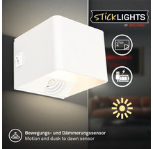 Fyrkantig LED vägglampa Stick Lights från Briloner med rörelsesensor, skymningssensor, USB batteri och självhäftande montering.