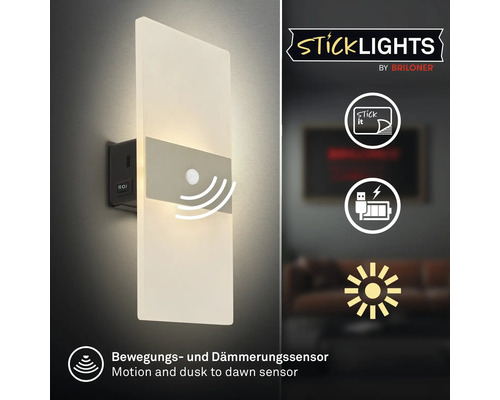 LED vägglampa med rörelsesensor och skymningsrelä, batteridriven och självhäftande, logotyp för Sticklights från Briloner.