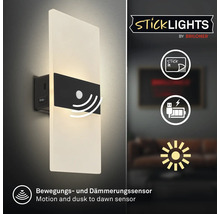 LED vägglampa med rörelsesensor och skymningssensor, laddningsbar via USB, enkel montering genom limning från Briloner Sticklights