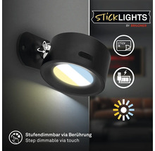 Briloner Sticklights LED vägglampa med självhäftande montering, USB batteri, touchdimmer och vridbart lamphuvud.