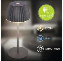 Modern uppladdningsbar LED-bordslampa med plisserad skärm, laddas via USB, varmvitt ljus 2700 Kelvin, IP44 stänkskyddad och dimbar.