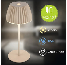 Modern bordslampa med batteridrift, skärm med veckad design, varmvitt ljus på 2700 Kelvin, kapslingsklass IP44 och dimningsfunktion.