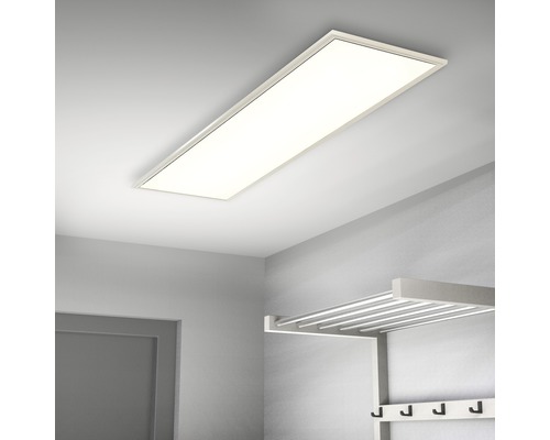 Rektangulär taklampa i rummet