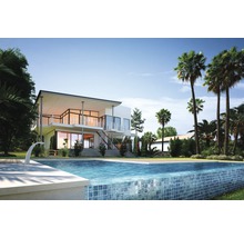 Modernt hus med pool och stor trädgård