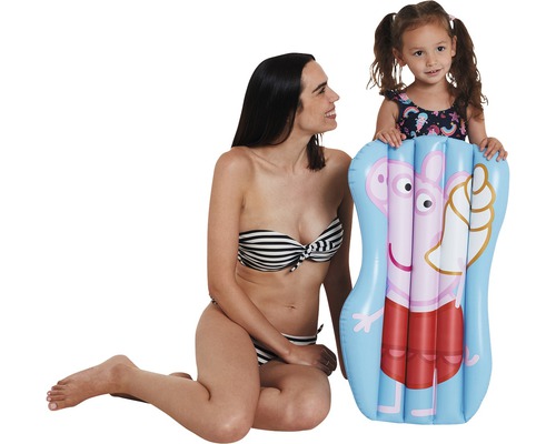 Mamma och dotter med Peppa Pig luftmadrass