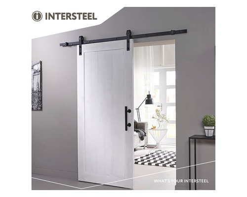 Skjutdörrhandtag INTERSTEEL Set T-modell Ø 25x305mm skjutdörrskål 220x60x6mm svart Intersteel skjutdörrsystem med vit dörr i ett vardagsrum