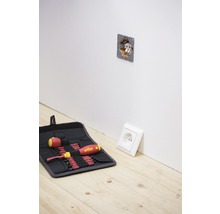 Wiha skruvmejselset bredvid trasigt uttag