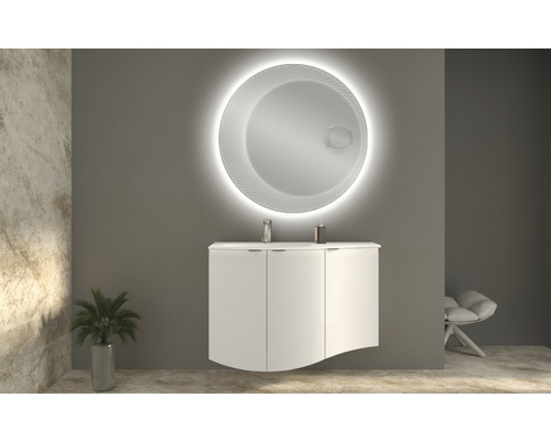 Badrum med tvättställsskåp och belyst spegel