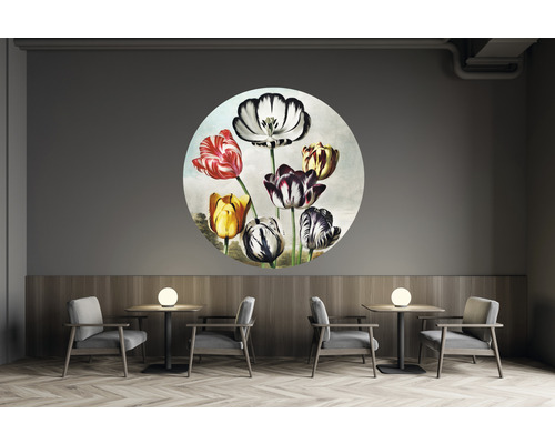 Dekorativ väggdekal med tulpanmotiv i en matsal