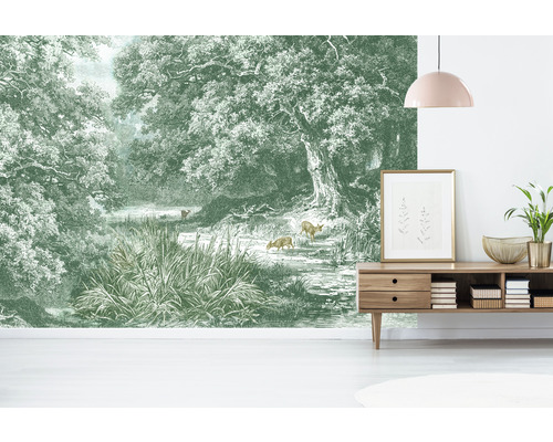 Vardagsrum med fototapet som föreställer en skog med hjortar