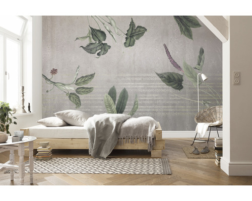 Ljust rum med säng och fototapet med växtmotiv