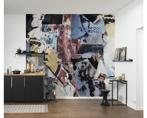 Kök med fototapet i stil med rivna filmaffischer