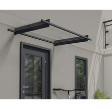 Tak av glas och metall ovanför en ytterdörr