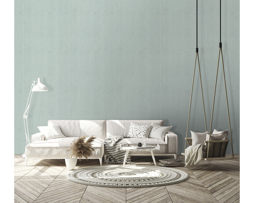 Vardagsrum med soffa, matta och hängstol