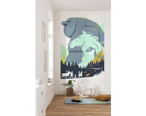 Väggmålning med bergväsen- och hästmotiv i ett barnrum.