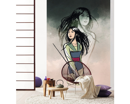 Vardagsrum med illustrerad fototapet med kvinnligt motiv