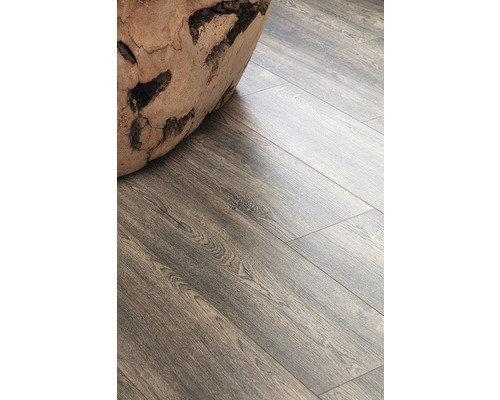 Lagt laminat med träutseende