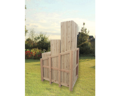 Insynsskydd i trä i trädgården