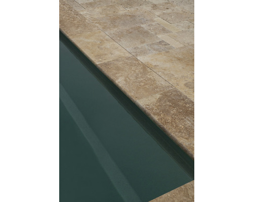 Poolkant av travertin