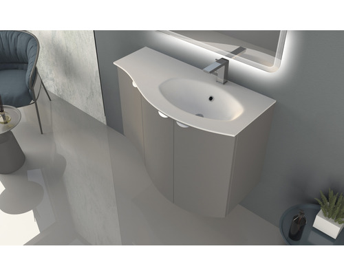 Modernt badrum med tvättställsskåp, tvättställ och spegel med belysning.