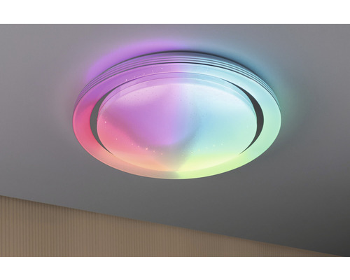 Rund LED-taklampa med färgväxlingsfunktion monterad i taket