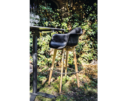 Barstol med sits och träben utomhus