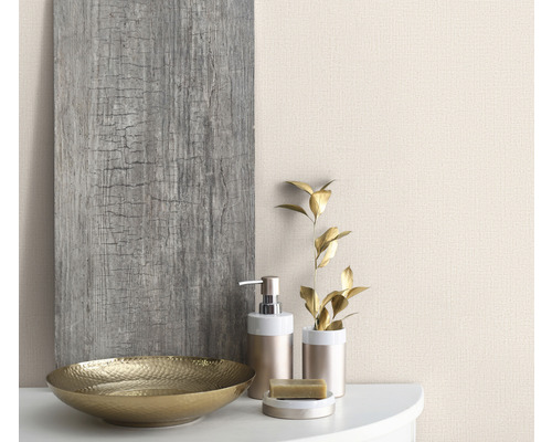 Dekorativt arrangemang med skål, tvålpump och träpanel