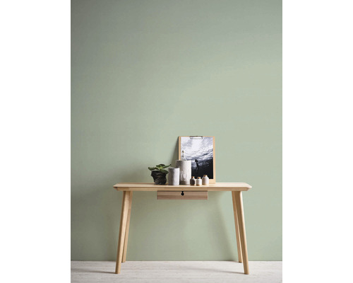 Bord med dekoration och bild