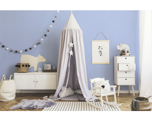 Barnrum med himmelssäng, byrå och leksaker