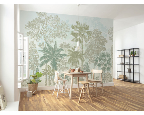 Ljust rum med skogstapet, matbord och hylla