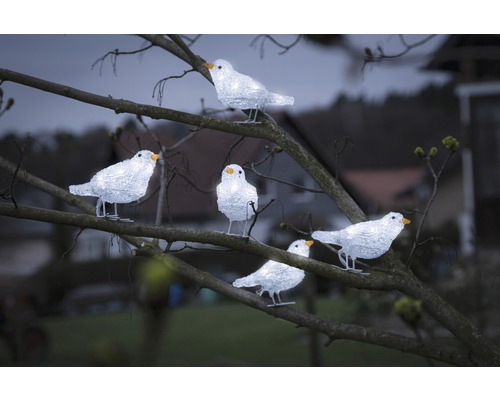 Dekorativa ljusfigurer fåglar på ett träd
