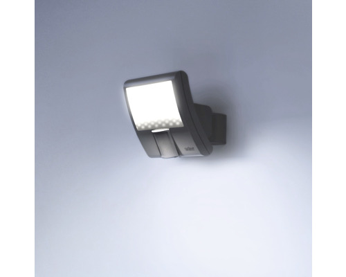 Grå yttervägglampa med LED-ljus