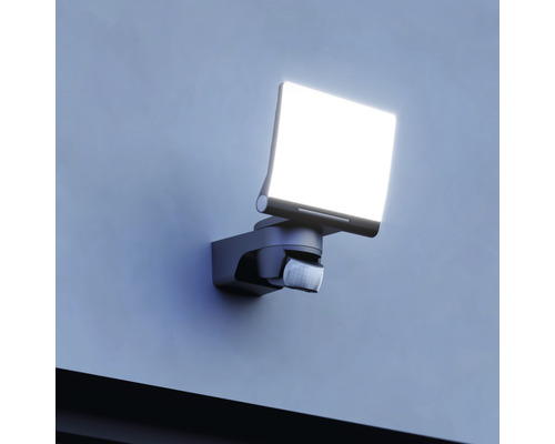 Vägglampa med rörelsesensor