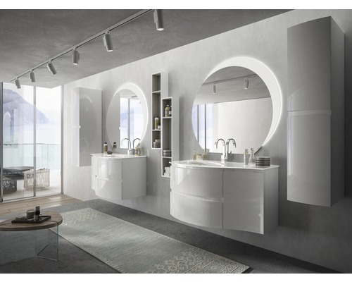 Ljust badrum med dubbla handfat, runda speglar med belysning och moderna badrumsmöbler